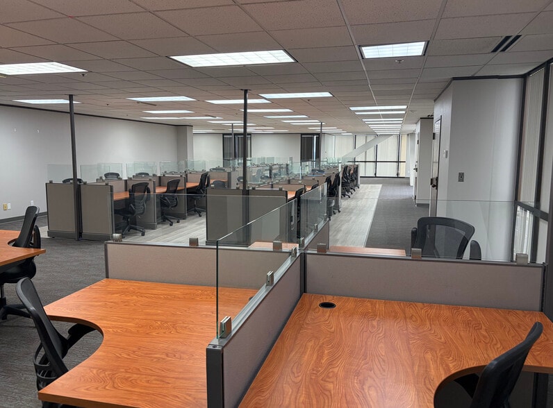 More Photos Of 901 E St. Louis St, Springfield Office For Lease