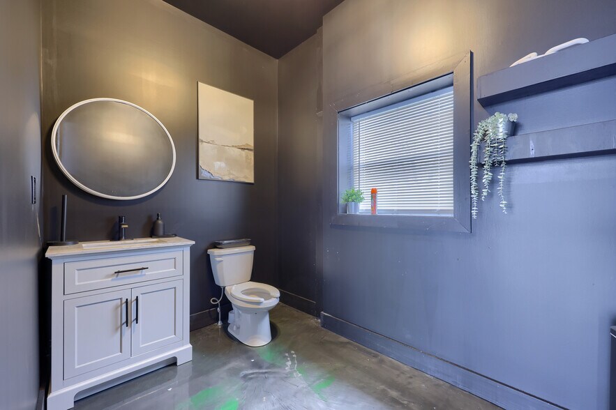 More Photos Of 1310 Manheim Pike, Lancaster Freestanding For Sale