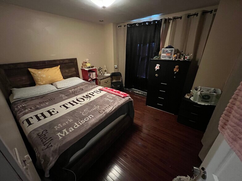 More Photos Of 839 Elizabeth Ave, Elizabeth General Retail For Sale