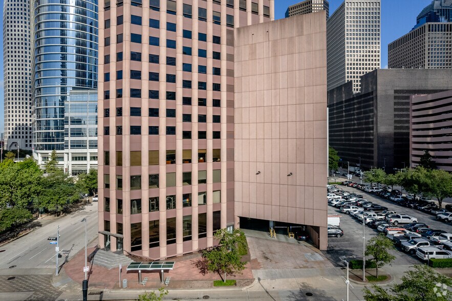 More Photos Of 1415 Louisiana St, Houston Office For Sale