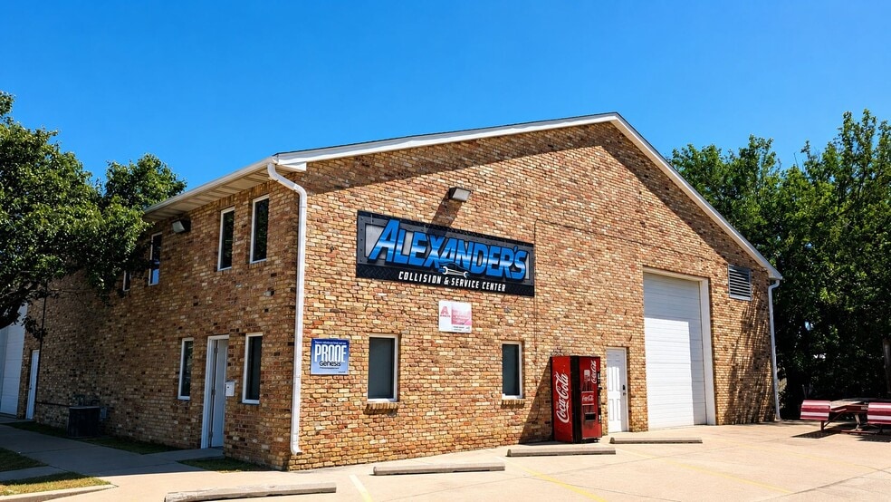 Primary Photo Of 10 Lafayette Ct, Bloomington Flex For Sale