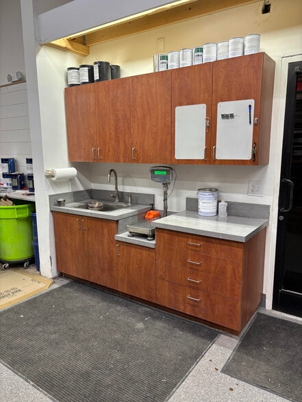 More Photos Of 4904 Alpinis Dr, Raleigh Flex For Lease