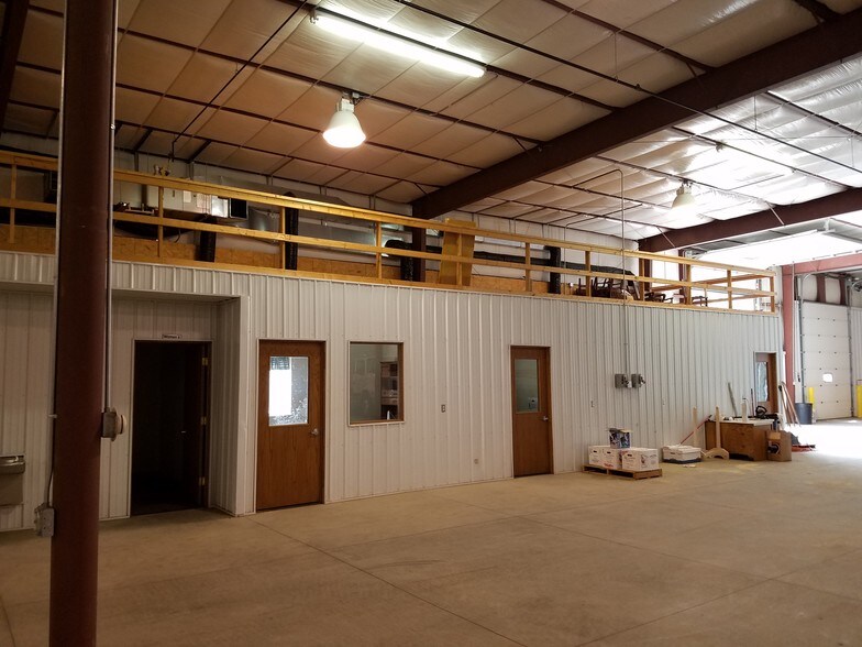More Photos Of 31435 Veterans Rd, La Crescent Warehouse For Lease