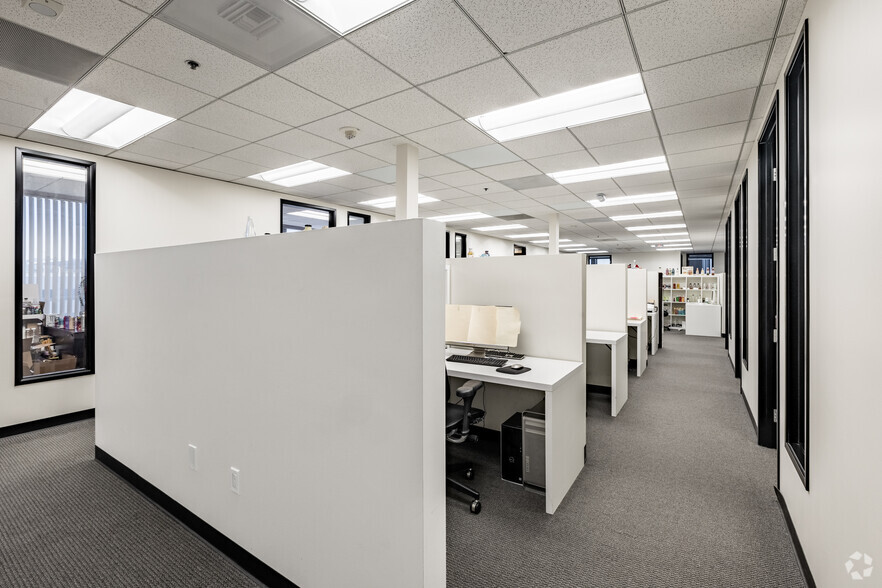 More Photos Of 5805 Sepulveda Blvd, Sherman Oaks Office For Lease