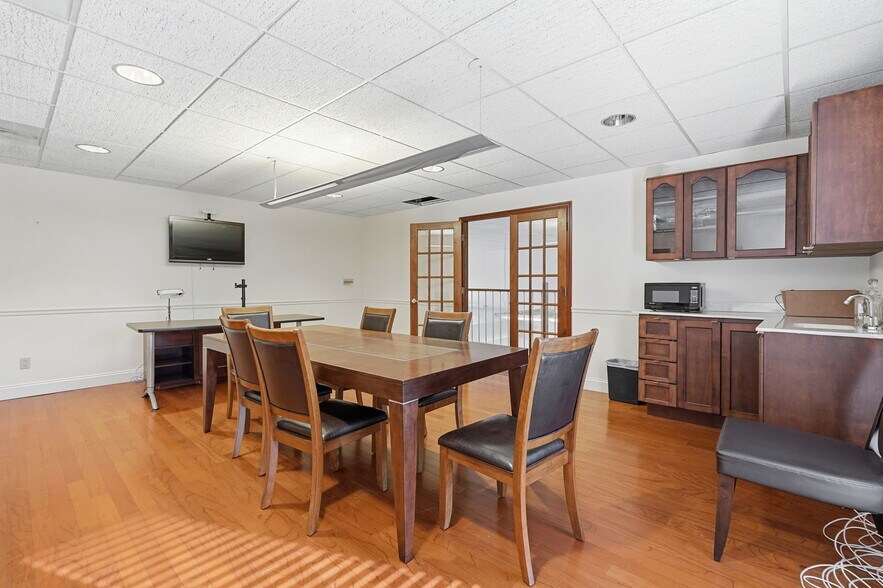 More Photos Of 10812 Gandy Blvd N, Saint Petersburg Medical For Lease