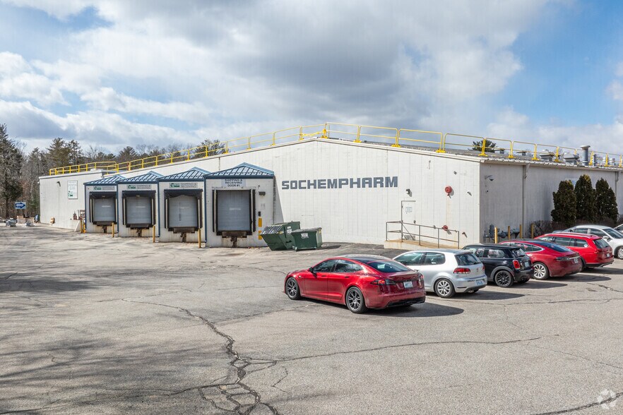 More Photos Of 1372 Main St, Coventry Warehouse For Lease