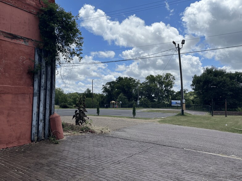 More Photos Of 1300-1302 Water Ave, Selma Storefront For Sale