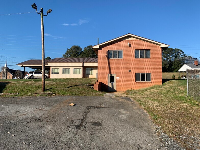 More Photos Of 1321 US Hwy 41 N, Calhoun Office For Lease