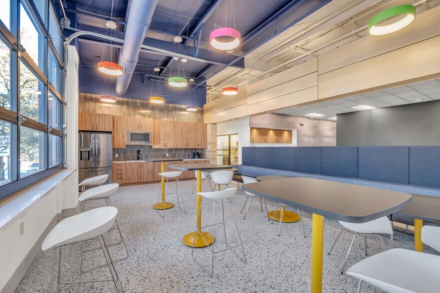 More Photos Of 2200 8th Ave S, Nashville Showroom For Sale