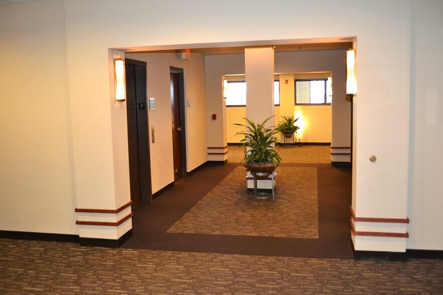 More Photos Of 333 S Kirkwood Rd, Kirkwood Medical For Lease