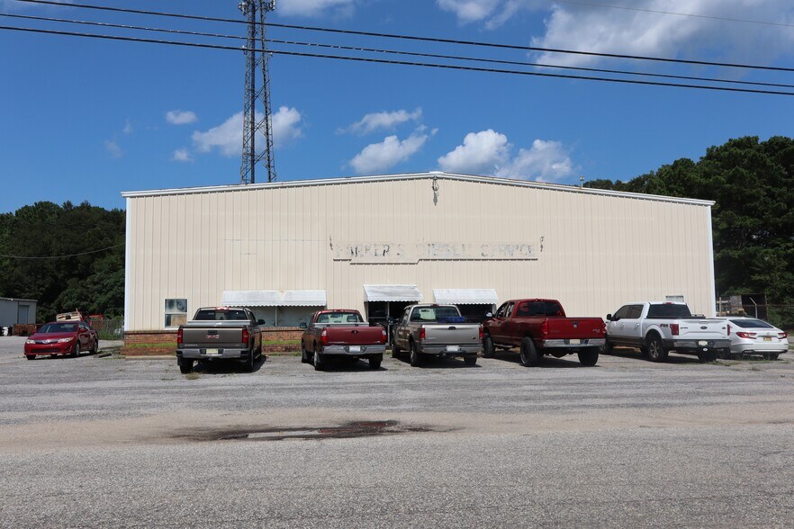 Primary Photo Of 1530 Parker Ln, Enterprise Warehouse For Lease