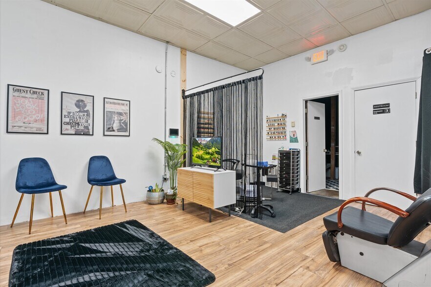 More Photos Of 453-463 S Thompson Ave, Excelsior Springs Storefront Retail Office For Sale