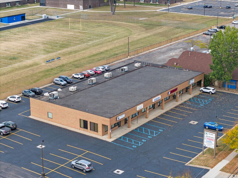 More Photos Of 28565-28585 Schoenherr Rd, Warren Medical For Lease
