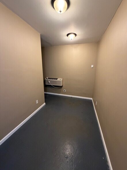 More Photos Of 10300 Burden St, Houston Warehouse For Lease