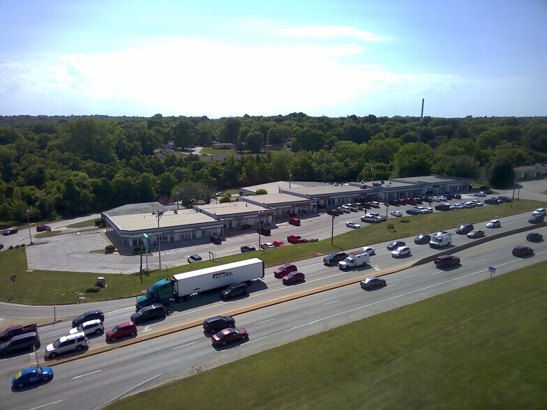 More Photos Of 3010 S 291 Hwy, Independence Freestanding For Lease