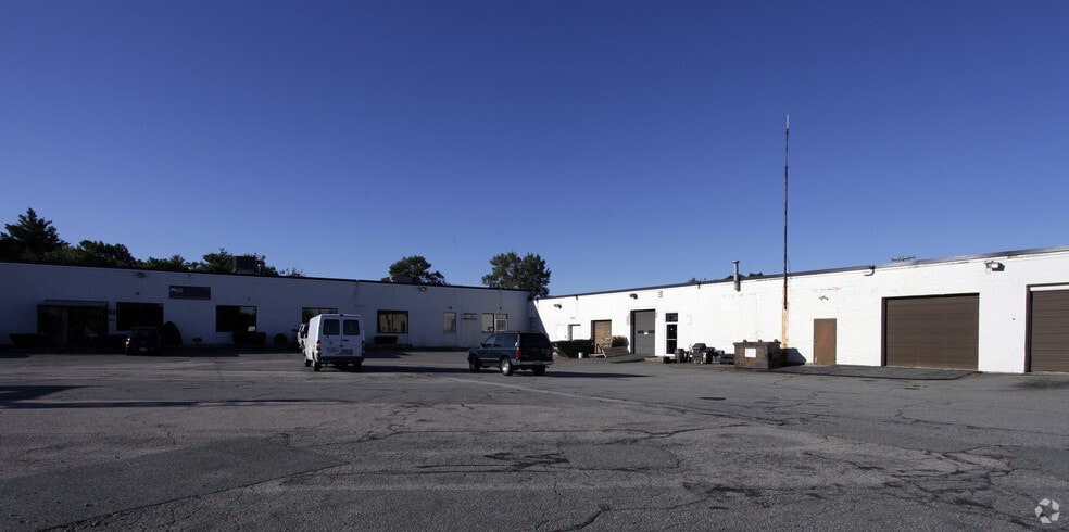 More Photos Of 1020 Turnpike St, Canton Warehouse For Lease