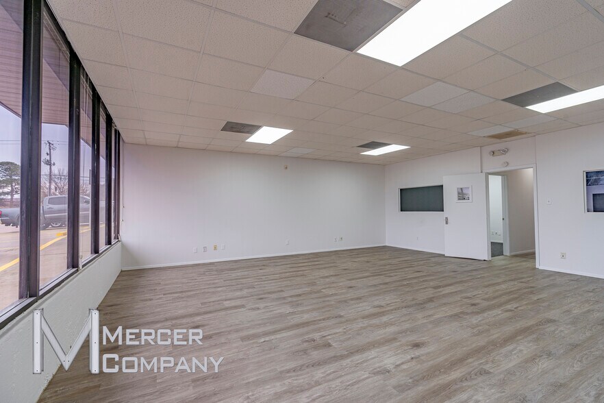 More Photos Of 2238 Michigan Ave, Arlington Flex For Lease