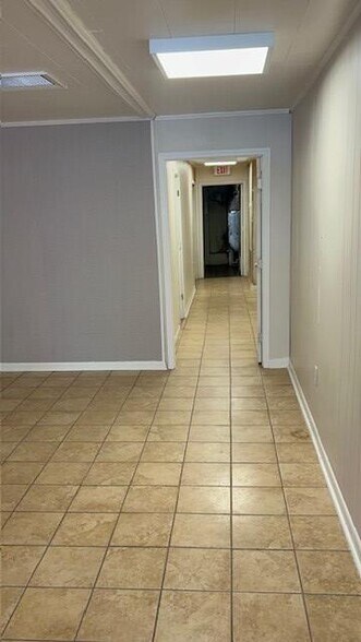 More Photos Of 120 E College Ave, Ashburn General Retail For Sale