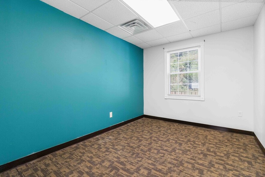 More Photos Of 118 Stockbridge Rd, Jonesboro Medical For Sale