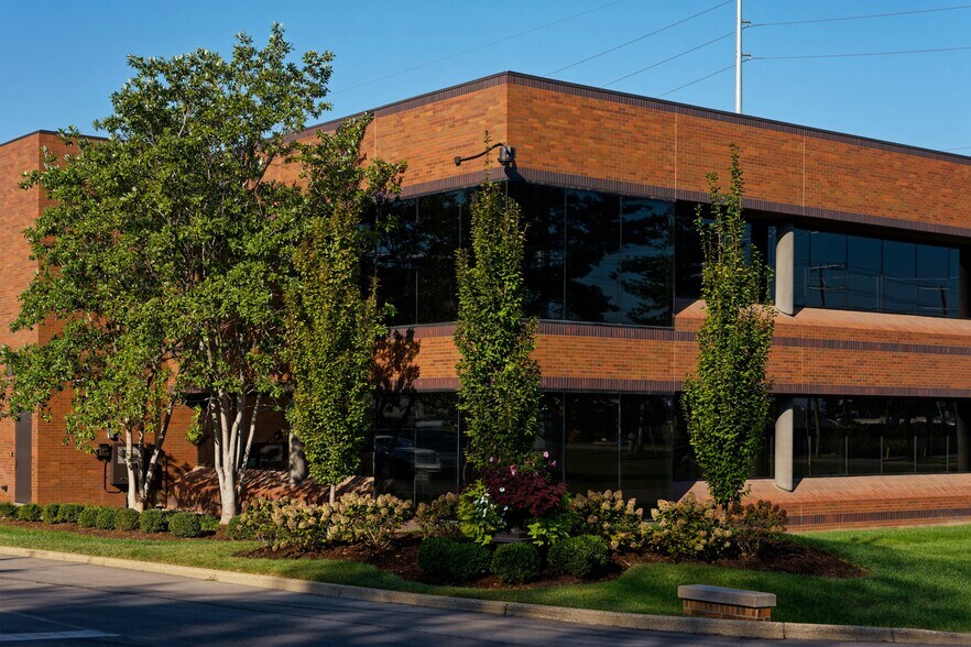 More Photos Of 4910 Brownsboro Rd, Louisville Office For Lease