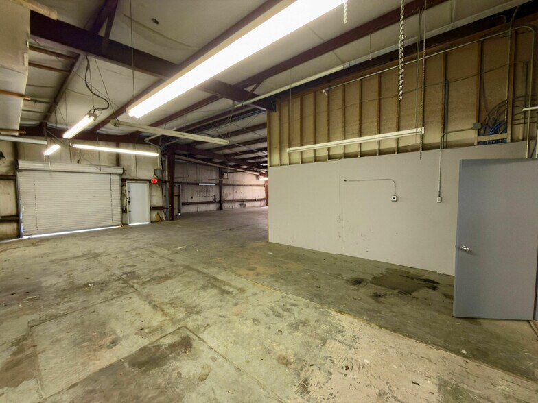 More Photos Of 3885 N Palafox Hwy, Pensacola Warehouse For Sale