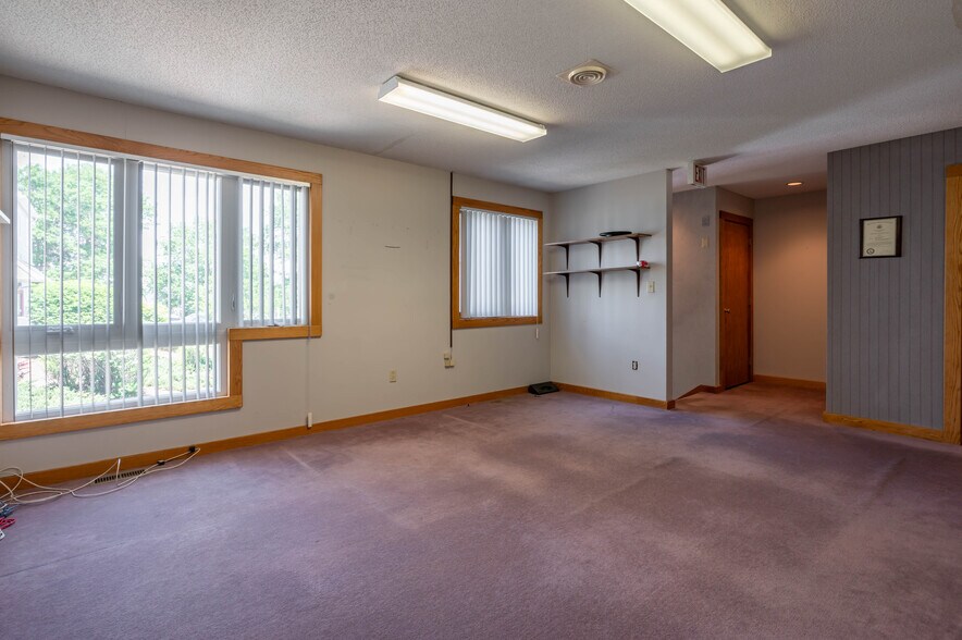 More Photos Of 74 Northeastern Blvd, Nashua Medical For Sale