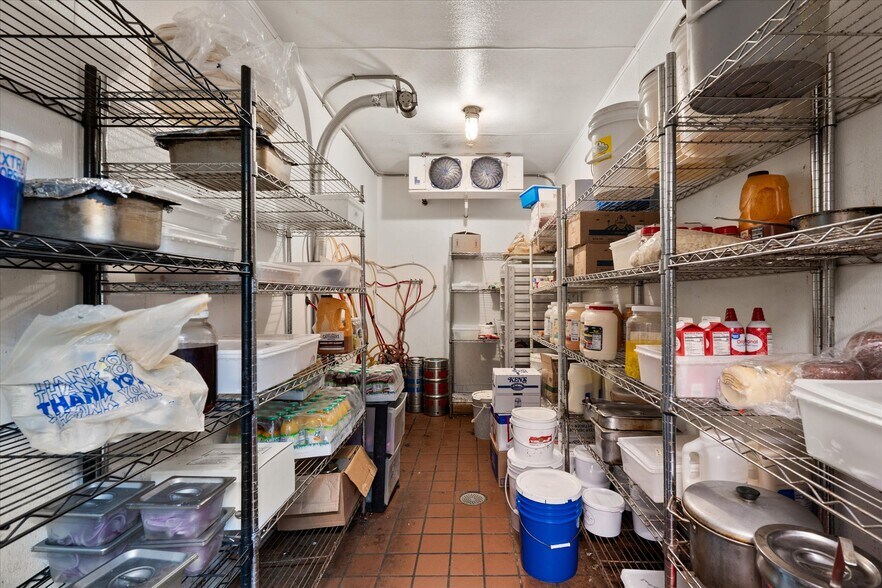 More Photos Of 212 Main St, Oneida General Retail For Sale