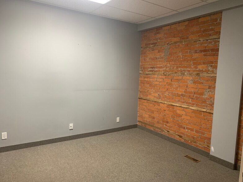 More Photos Of 356-358 Main St E, Hamilton Storefront Retail Residential For Lease