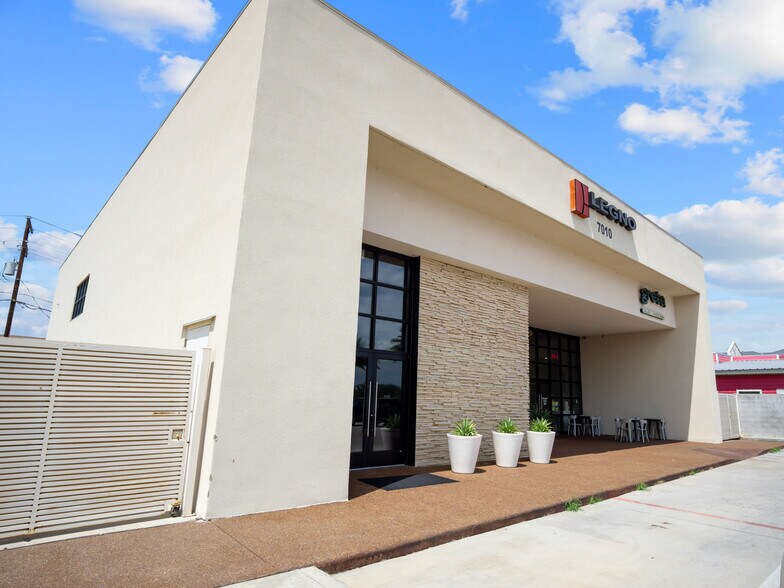 More Photos Of 7010 Rocio Dr, Laredo Freestanding For Lease