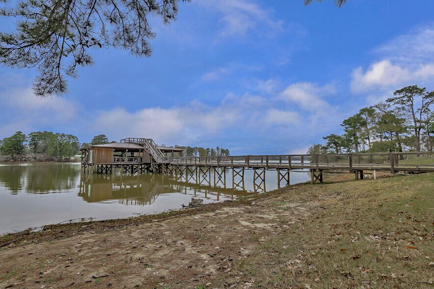 More Photos Of 111 Cypress Bay dr, Milam Specialty For Sale