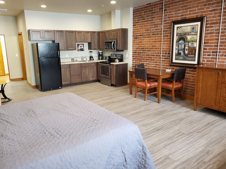 More Photos Of 515 E Yakima Ave, Yakima General Retail For Sale