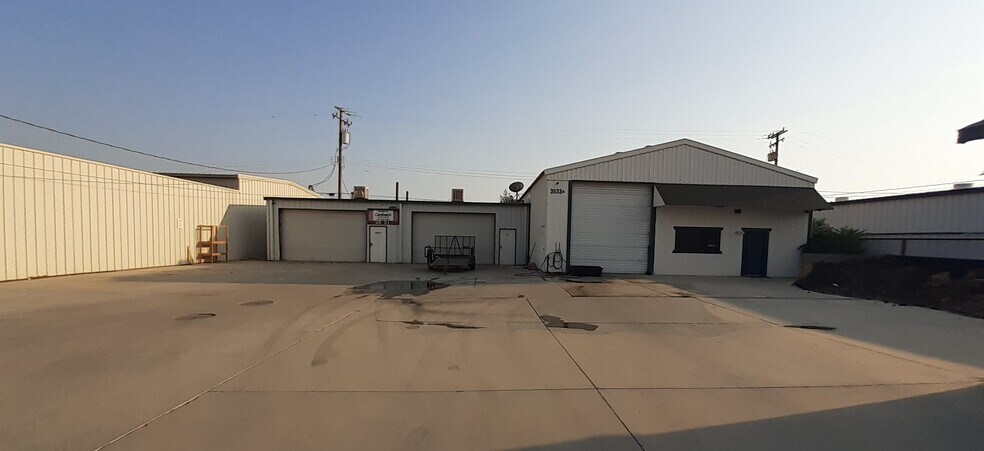 More Photos Of 3531-3533 Brian Way, Bakersfield Warehouse For Sale
