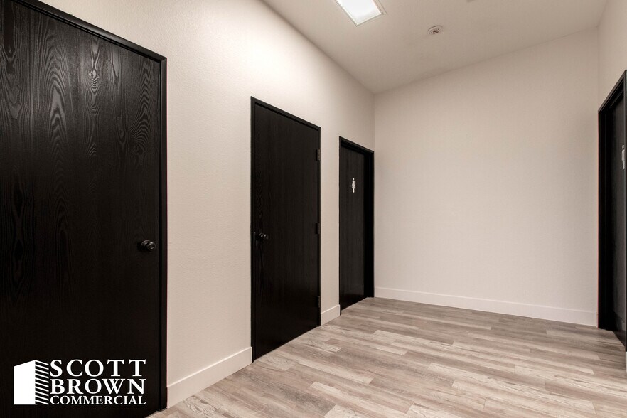 More Photos Of 2400 Worthington St, Denton Medical For Lease