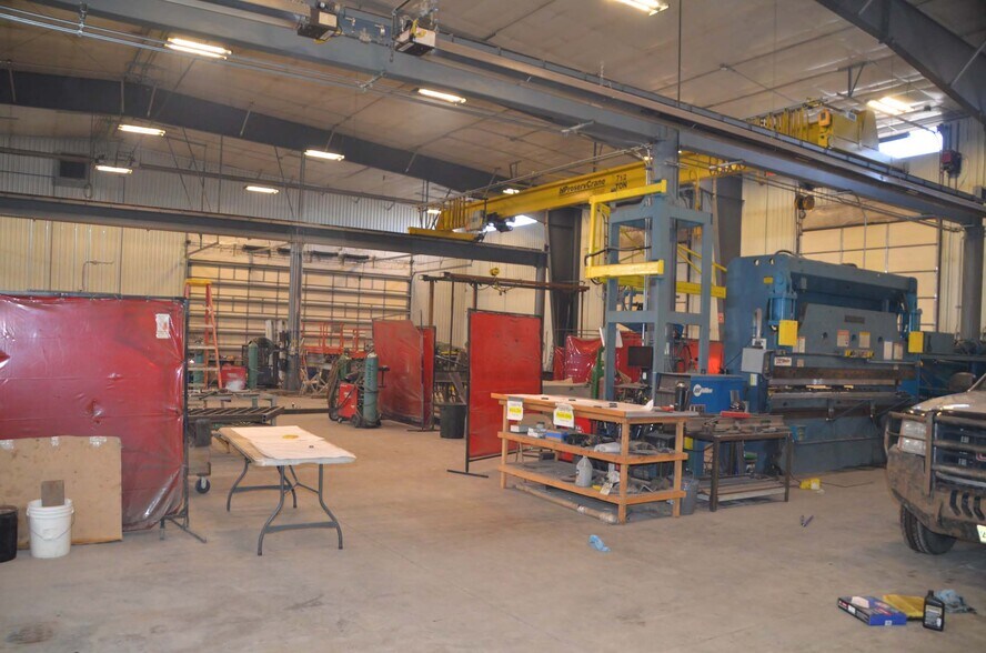 More Photos Of 112 Southwest Dr, Cheyenne Flex For Lease