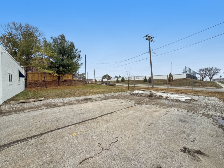 More Photos Of 3940 Dixon St, Des Moines Service For Lease