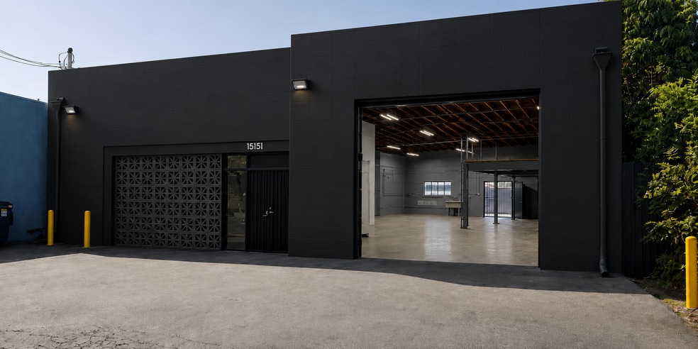 Primary Photo Of 15151 Prairie Ave, Lawndale Warehouse For Sale