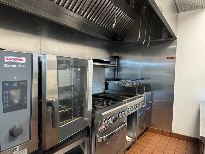 More Photos Of 106 S Ray, Carthage Restaurant For Sale