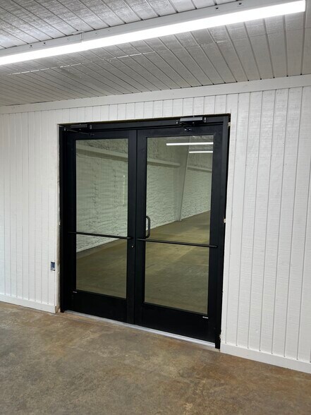 More Photos Of 15503 TX-110, Whitehouse Warehouse For Lease