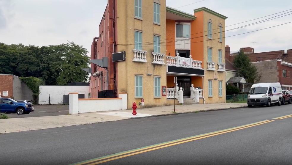 Primary Photo Of 811 McLean Ave, Yonkers Storefront Retail Office For Lease