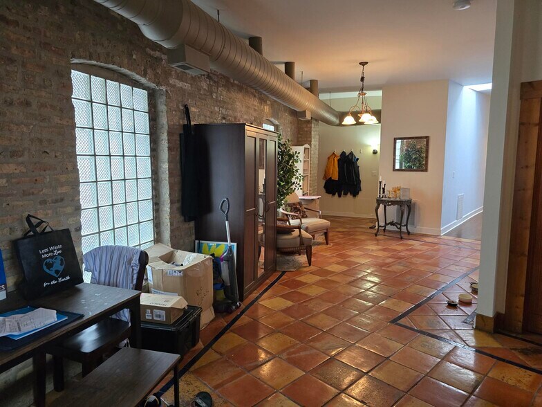 More Photos Of 4263 Lincoln Ave, Chicago Restaurant For Sale