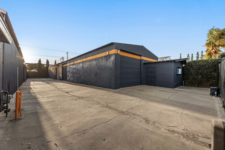 More Photos Of 15131 Illinois Ave, Paramount Warehouse For Sale