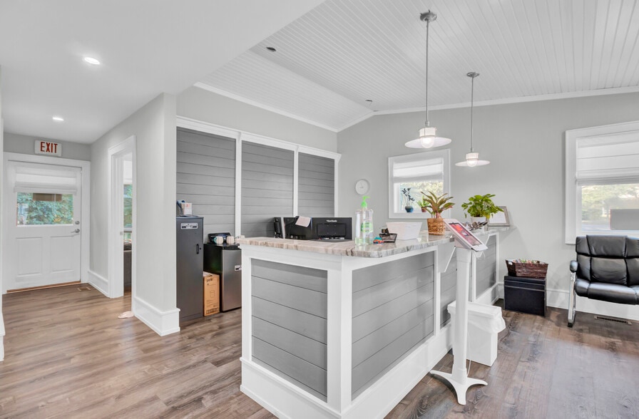 More Photos Of 314 W 4th North St, Summerville Office For Sale