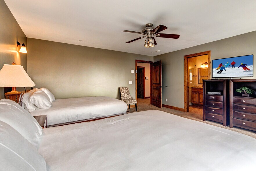 More Photos Of 1469 Woodside Ave, Park City Lodge Meeting Hall For Sale