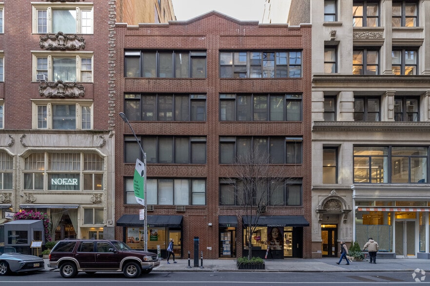 Primary Photo Of 11-13 W 18th St, New York Apartments For Lease