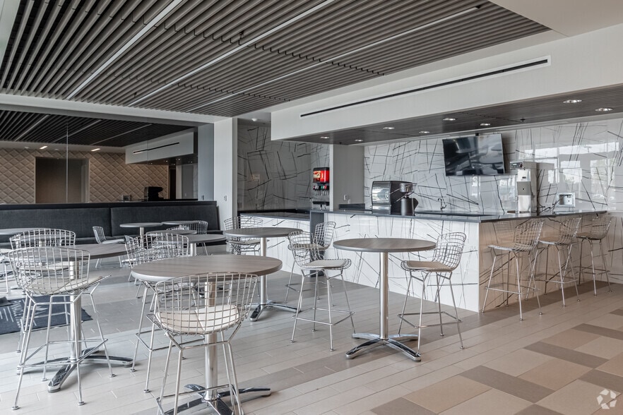 More Photos Of 5111-5115 W JB Hunt Dr, Rogers Unknown For Lease