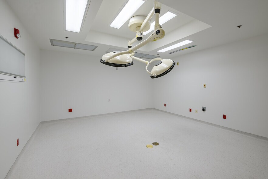 More Photos Of 16250 Ventura Blvd, Encino Office For Lease