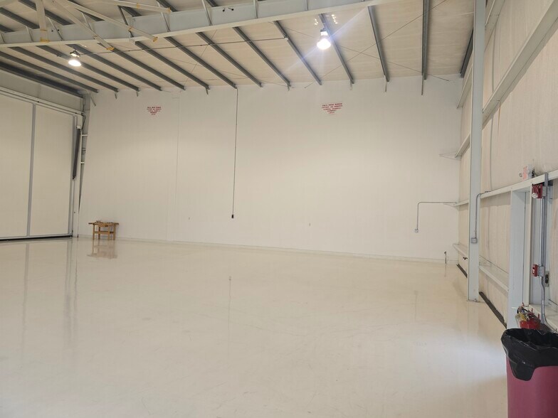 More Photos Of 711 Ramp Rd, Naples Airplane Hangar For Sale