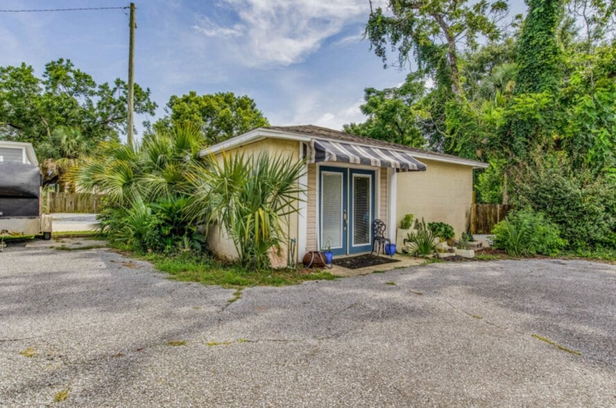 More Photos Of 1113 N 9th Ave, Pensacola Freestanding For Lease