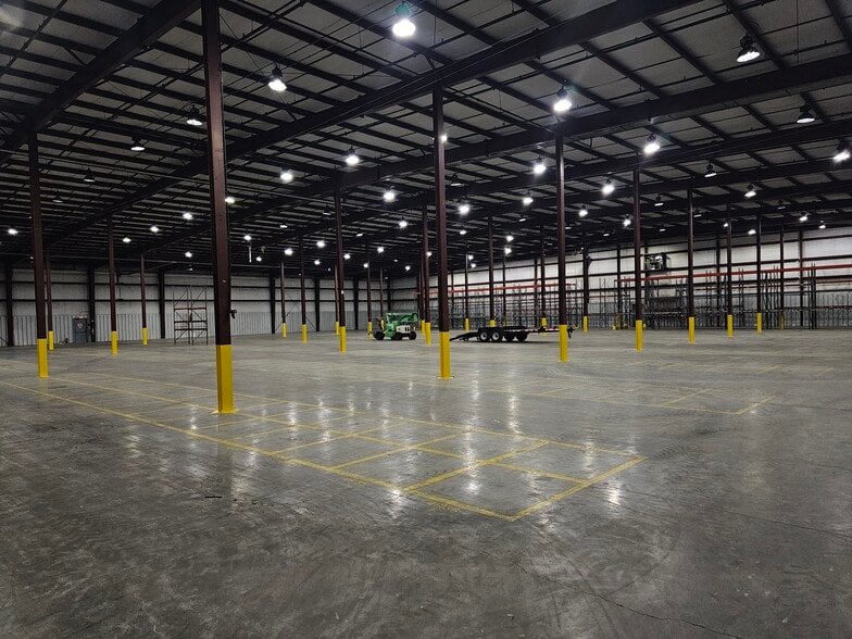 More Photos Of 101 Industrial Dr, Bristol Distribution For Lease