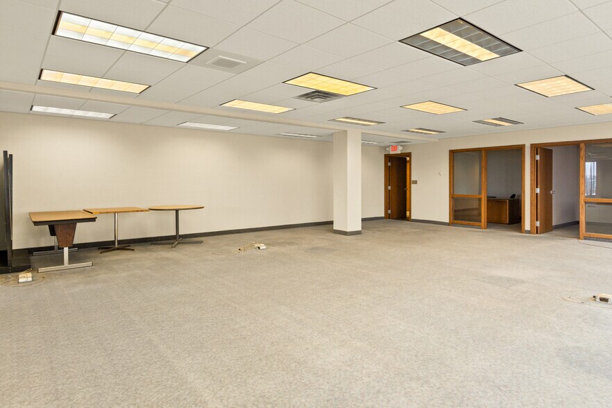 More Photos Of 17 1st Ave SW, Minot Bank For Sale